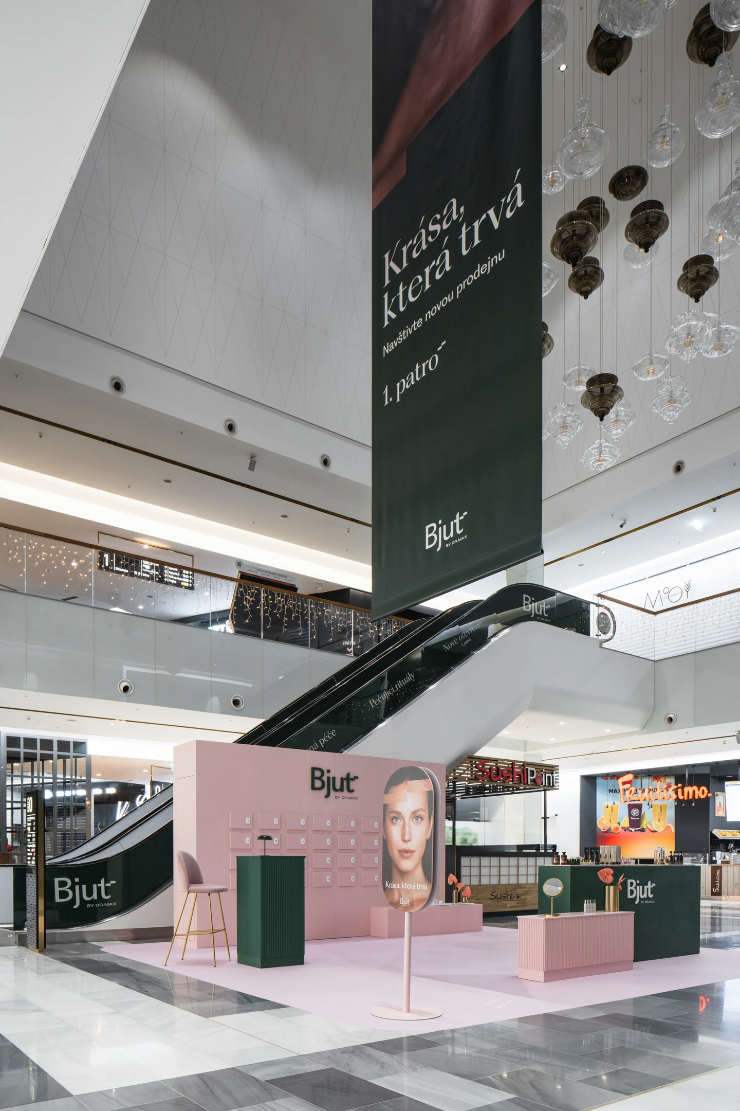 Bjut v interiéru Westfield Chodov